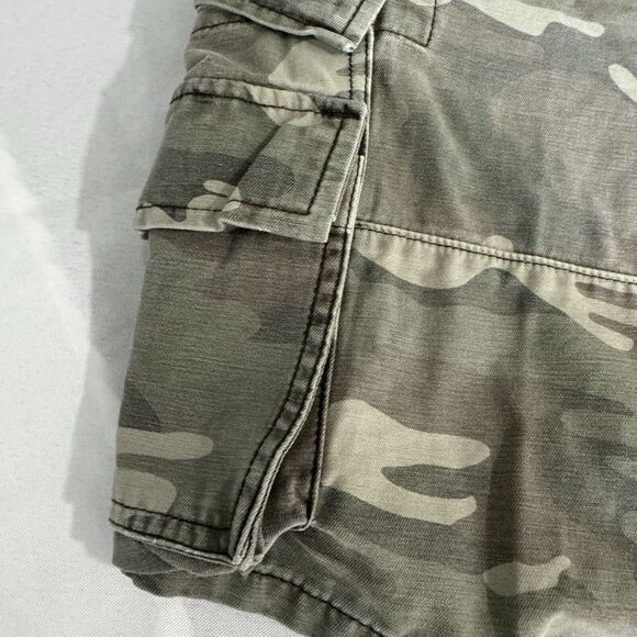 Levis Camo Cargo Shorts Mens Size 42 US - Picture 4 of 12